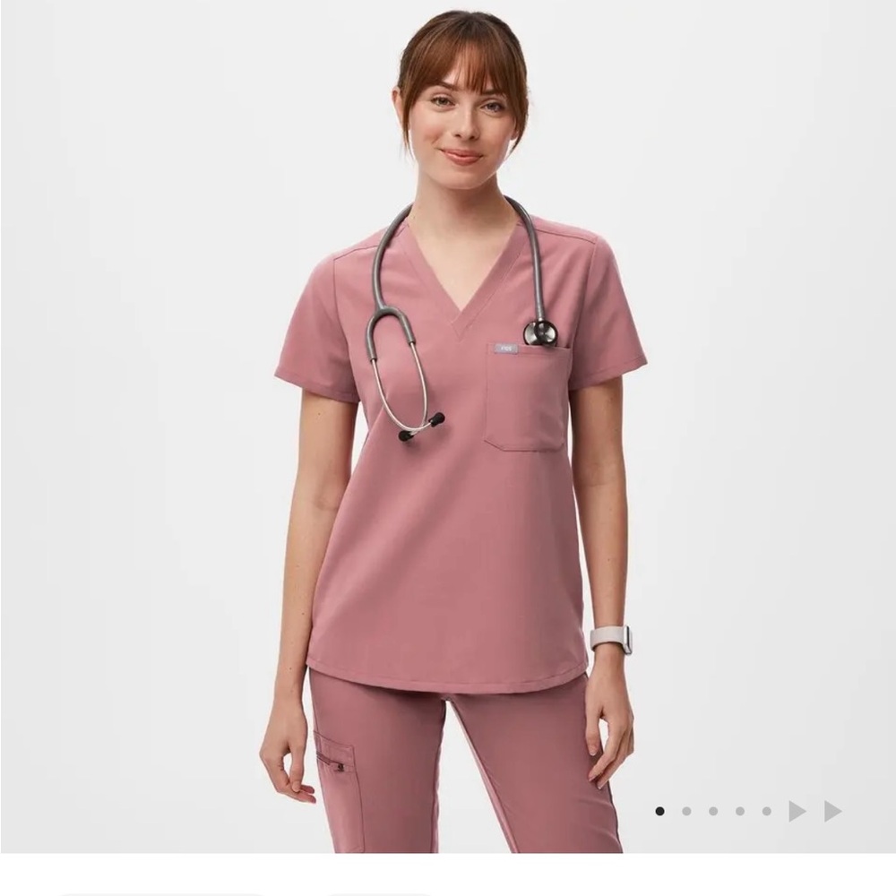 FIGS Catarina One-Pocket Scrub Top - Mauve Size S